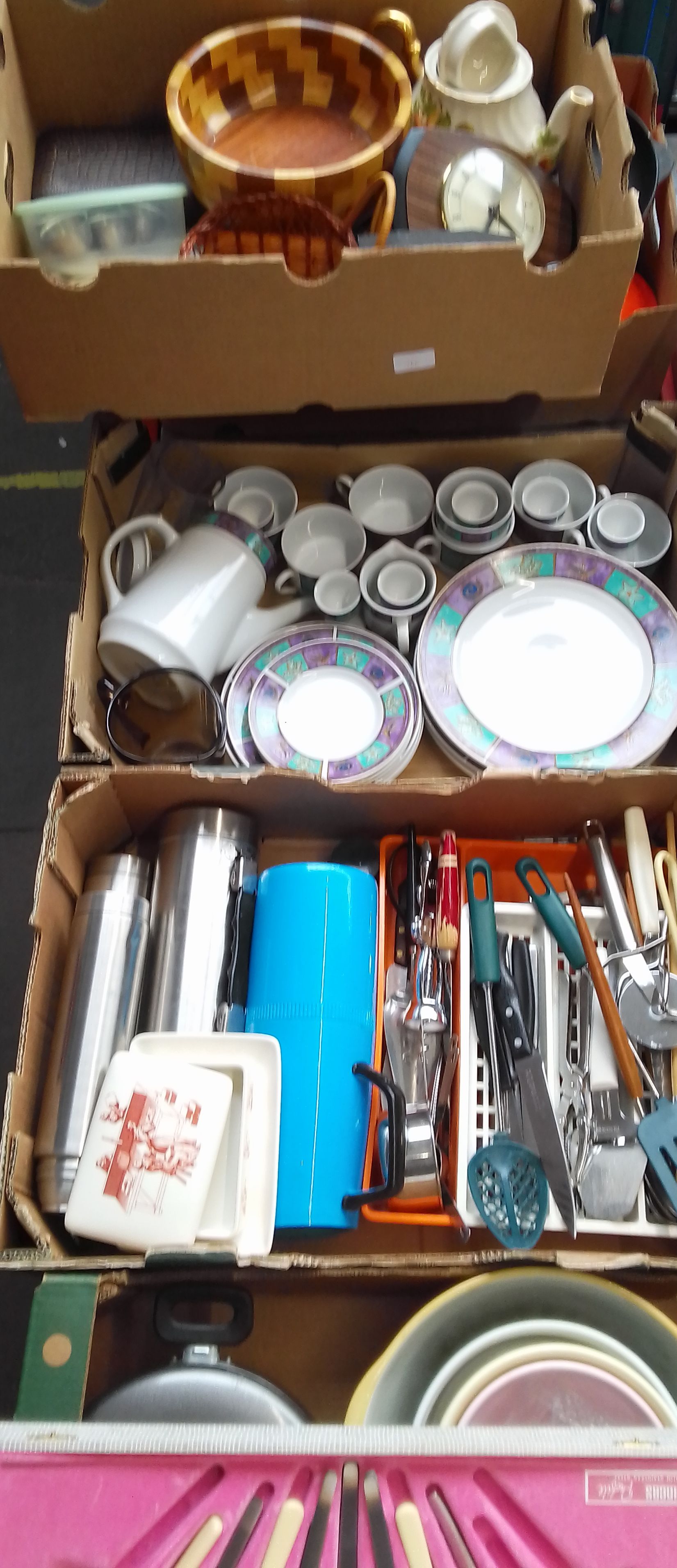 4 boxes of household items including ceramics and kitchen ware