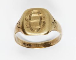 A hallmarked 9ct gold signet ring, weight 3.5g, size R.