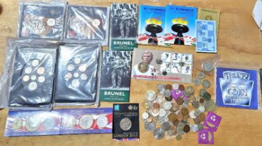 A group of assorted GB coins & coin sets to include 2 x Royal Shield of Arms sets, 2 x 2005 sets,