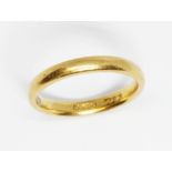 A hallmarked 22ct gold wedding band, weight 3.9g, size L/M Condition - good, minor wear.