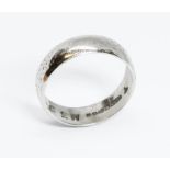 A hallmarked 18ct white gold wedding abnd, weight 4.9g, size Q. Condition - evidence of re-sizing,