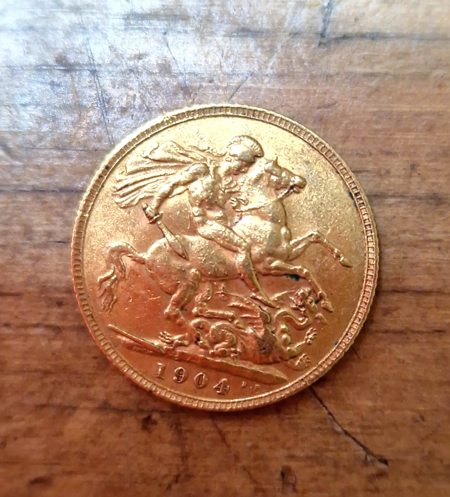 An Edward VII 1904 sovereign. - Image 2 of 2