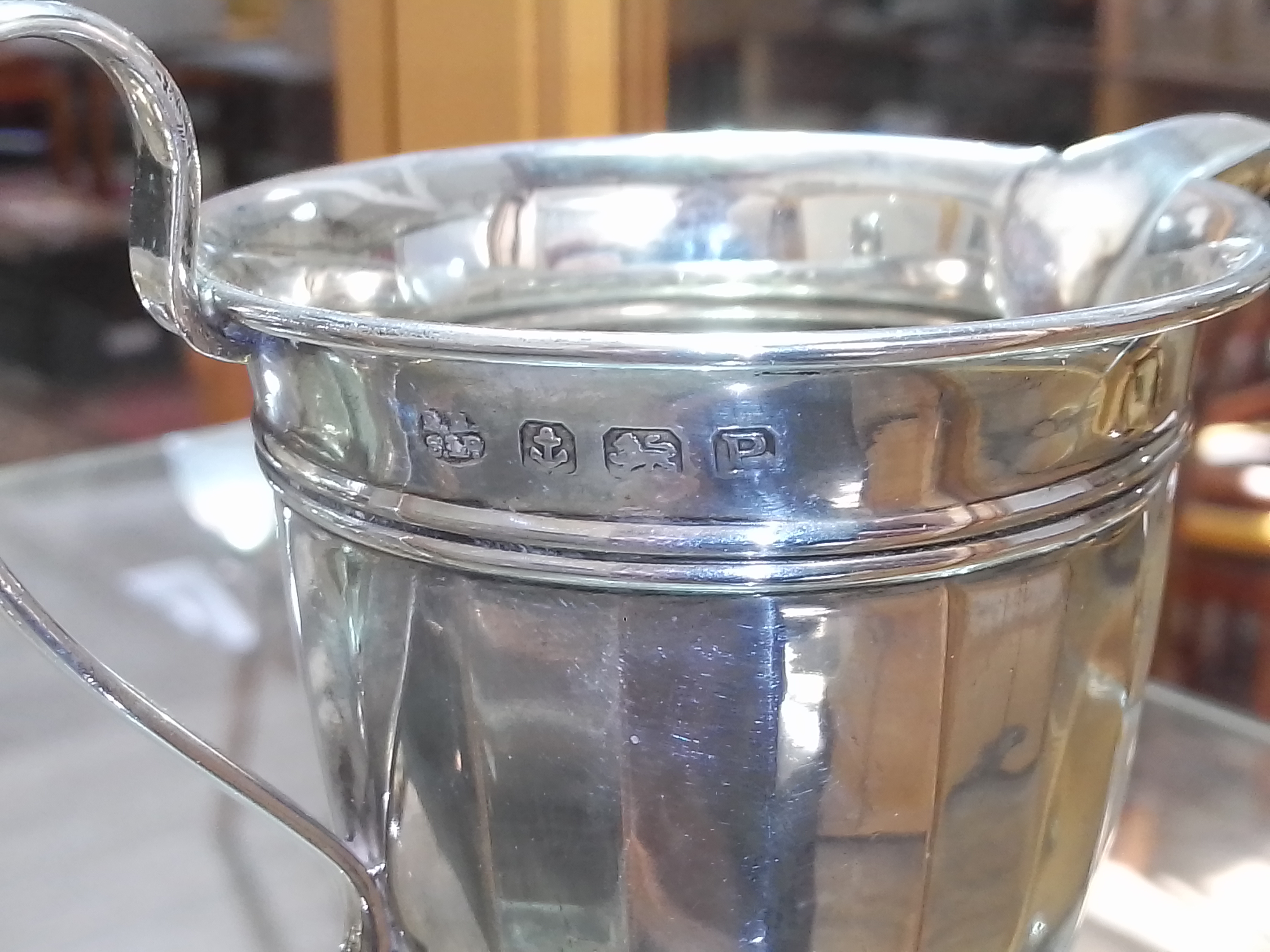 A hallmarked silver cream jug and sugar bowl, weight 3.7ozt. Condition - cream jug with dings to - Bild 2 aus 2