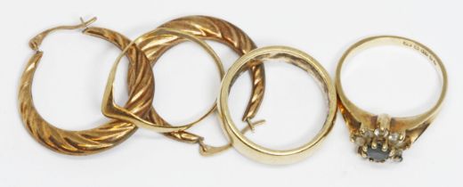 Assorted 9ct gold jewellery comprising three rings and a pair of rings, gross weight 8.6g.