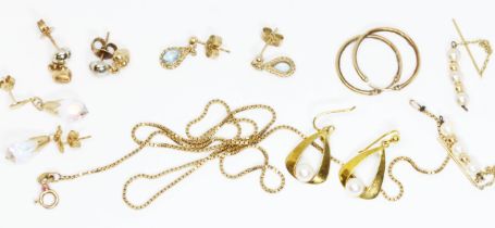 A mixed lot comprising four pairs of 9ct gold earrings and a 9ct gold box link chain, weight 8.8g,