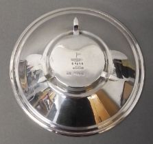 An Art Deco hallmarked silver bonbon dish, Walker & Hall, Sheffield 1946, diameter 11cm, weight 2.