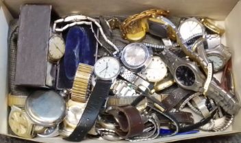 A mixed lot of assorted watches including vintage, mechanical etc.