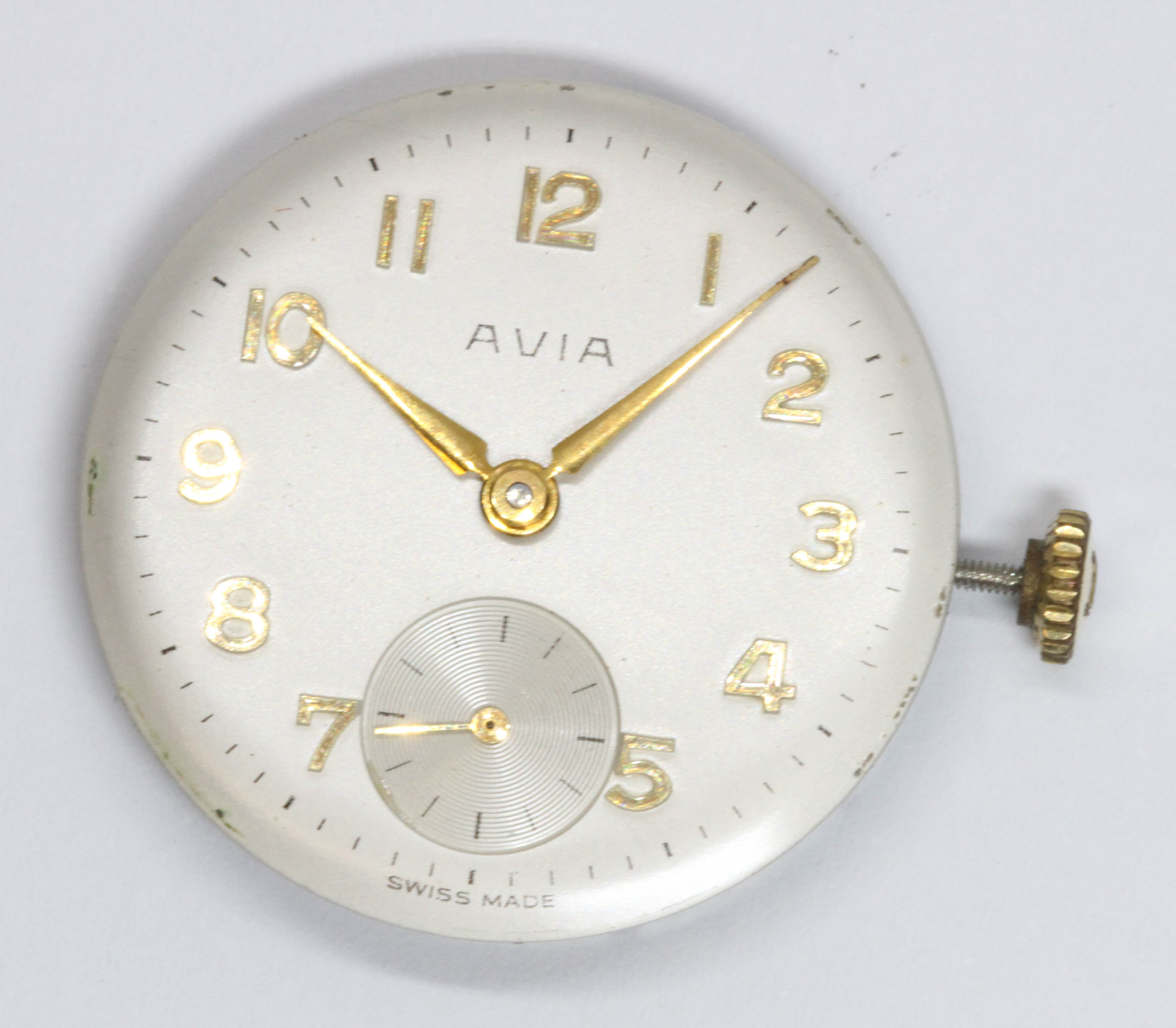 A hallmarked 9ct gold Avia wristwatch, width 27mm, 15 jewel manual wind movement, flexi strap. - Image 2 of 3