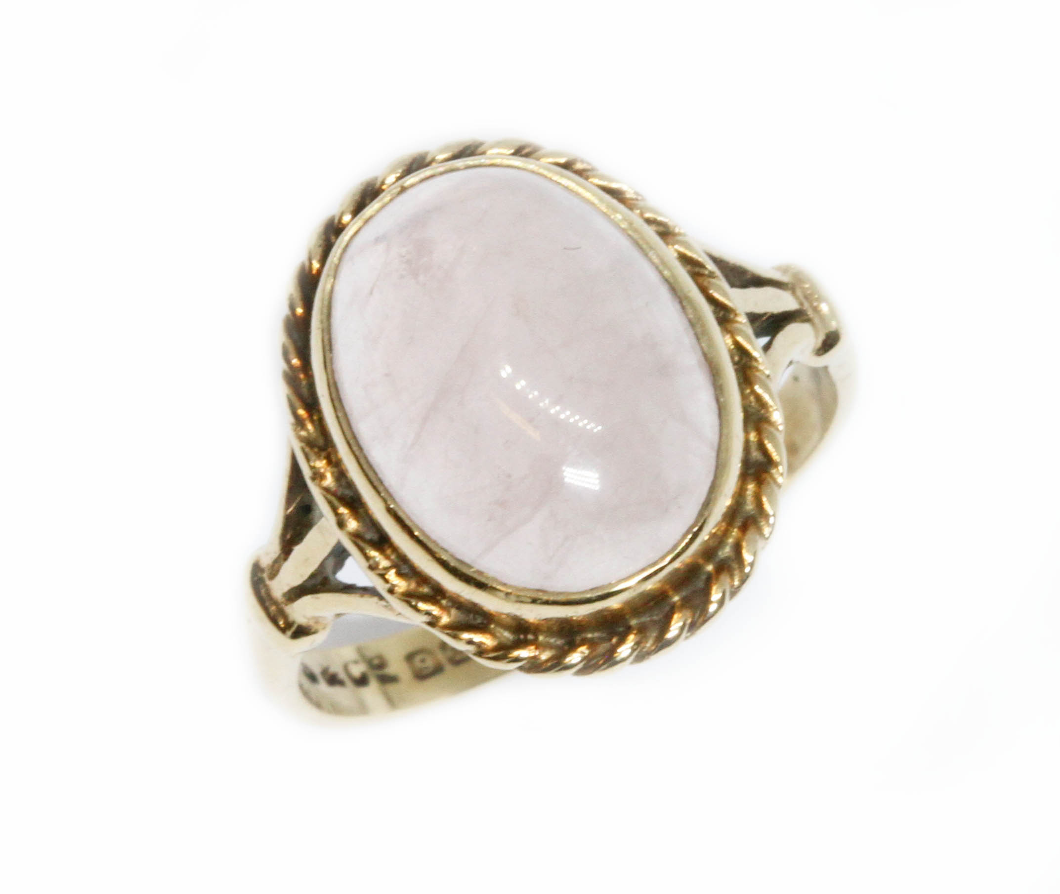 A hallmarked 9ct gold rose quartz cabochon ring, gross weight 2.9g, size J.