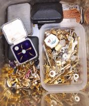 A box of assorted vintage gent's accessories.