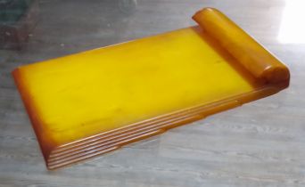 A Carvacraft butterscotch bakelite note pad holder. Approx 430g