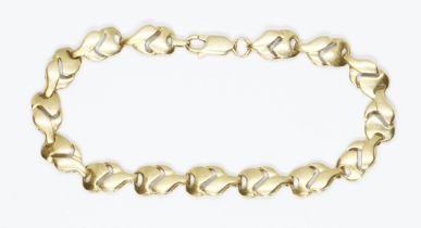A yellow metal bracelet, the lobster claw clasp marked '750', length 19cm, weight 11.7g.