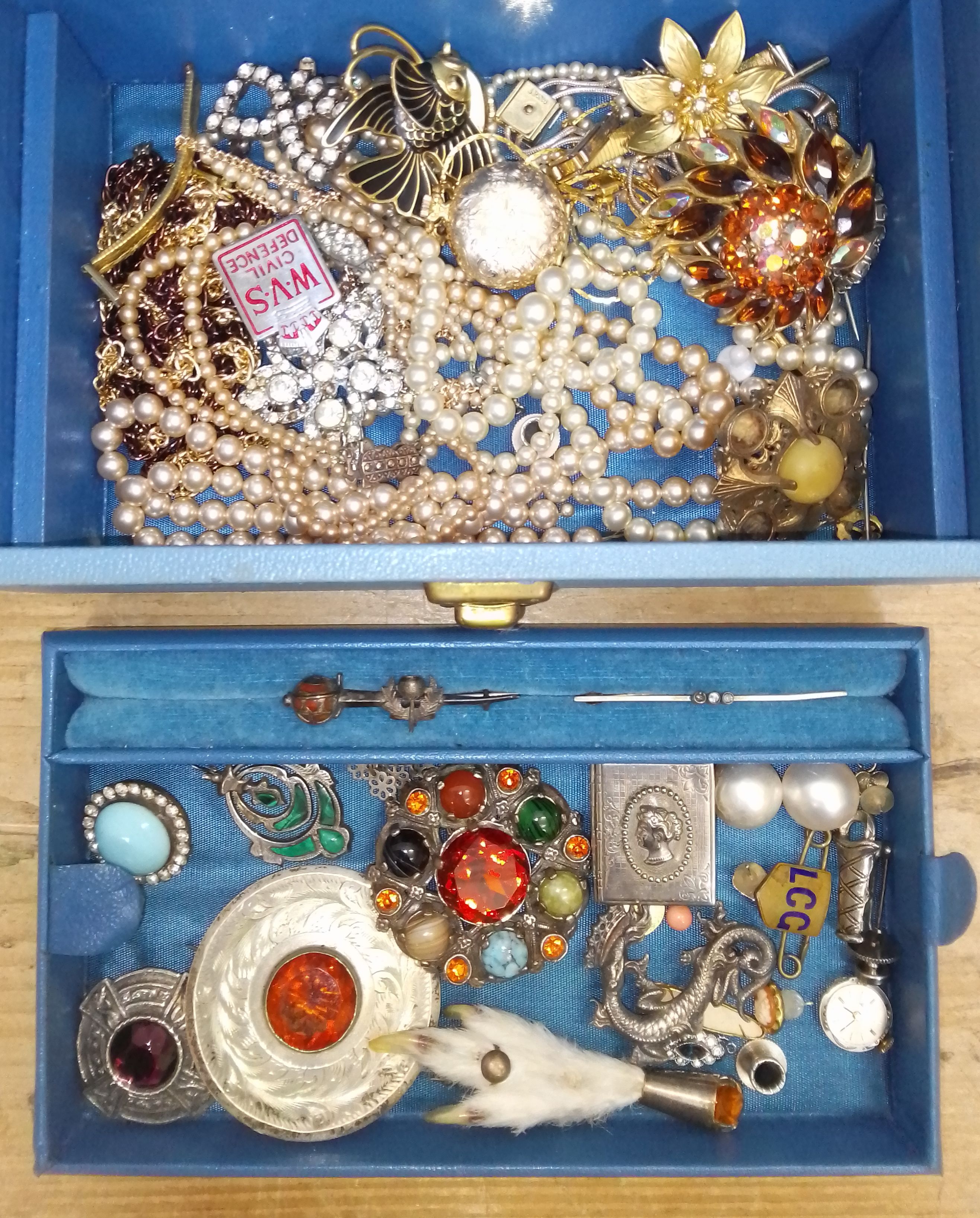 A vintage blue jewellery box and contents including a Scottish hallmarked silver claymore brooch,