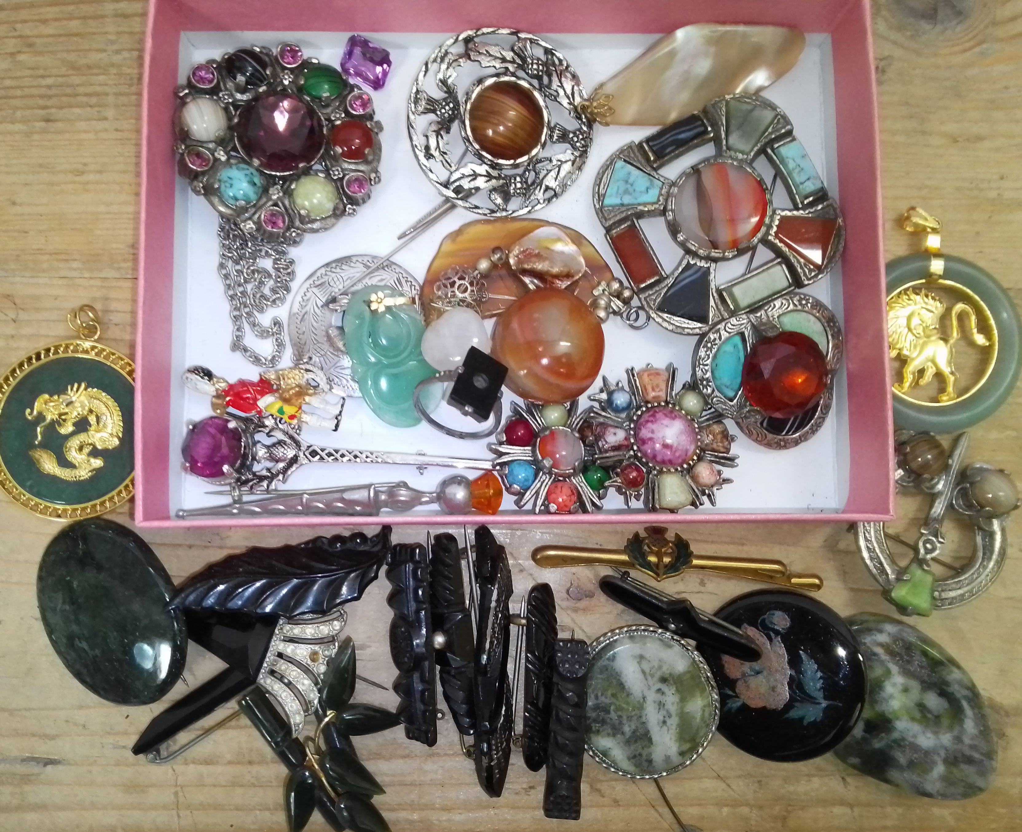 A tray of assorted antique and vintage jewellery including jet, Celtic, hard stone, eastern etc.