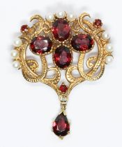 A 9ct gold garnet and cultured pearl brooch, sponsor 'H.B', London 1972, length 50mm, gross weight