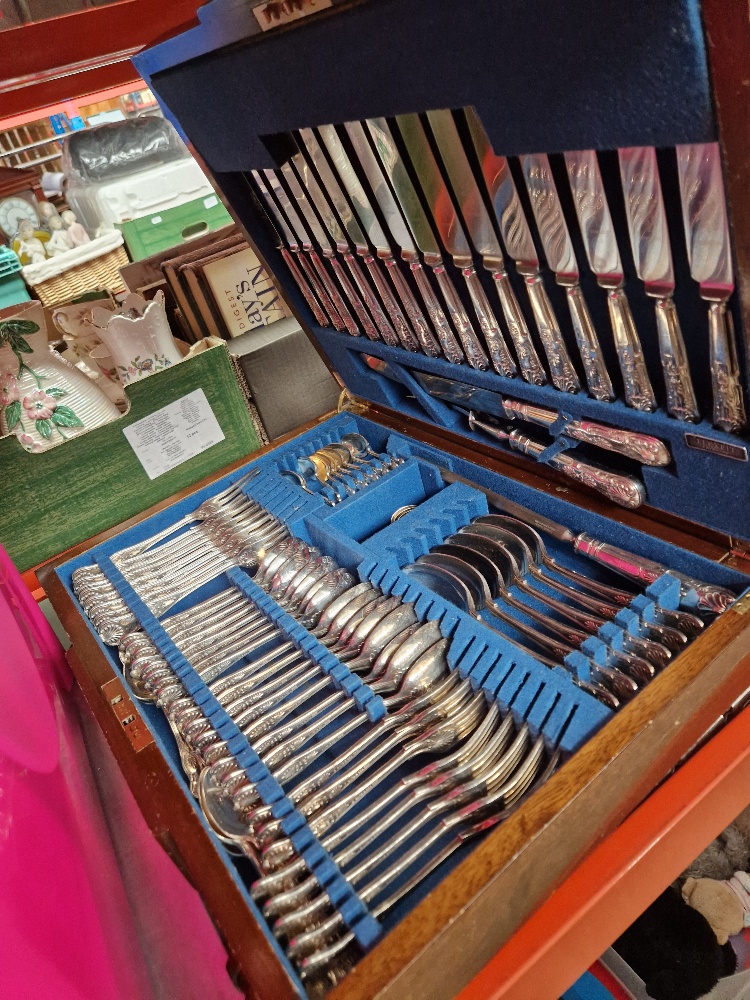 A canteen of silver plated cutlery.