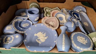 Wedgwood jasper wares - 28 items in 6 different colours
