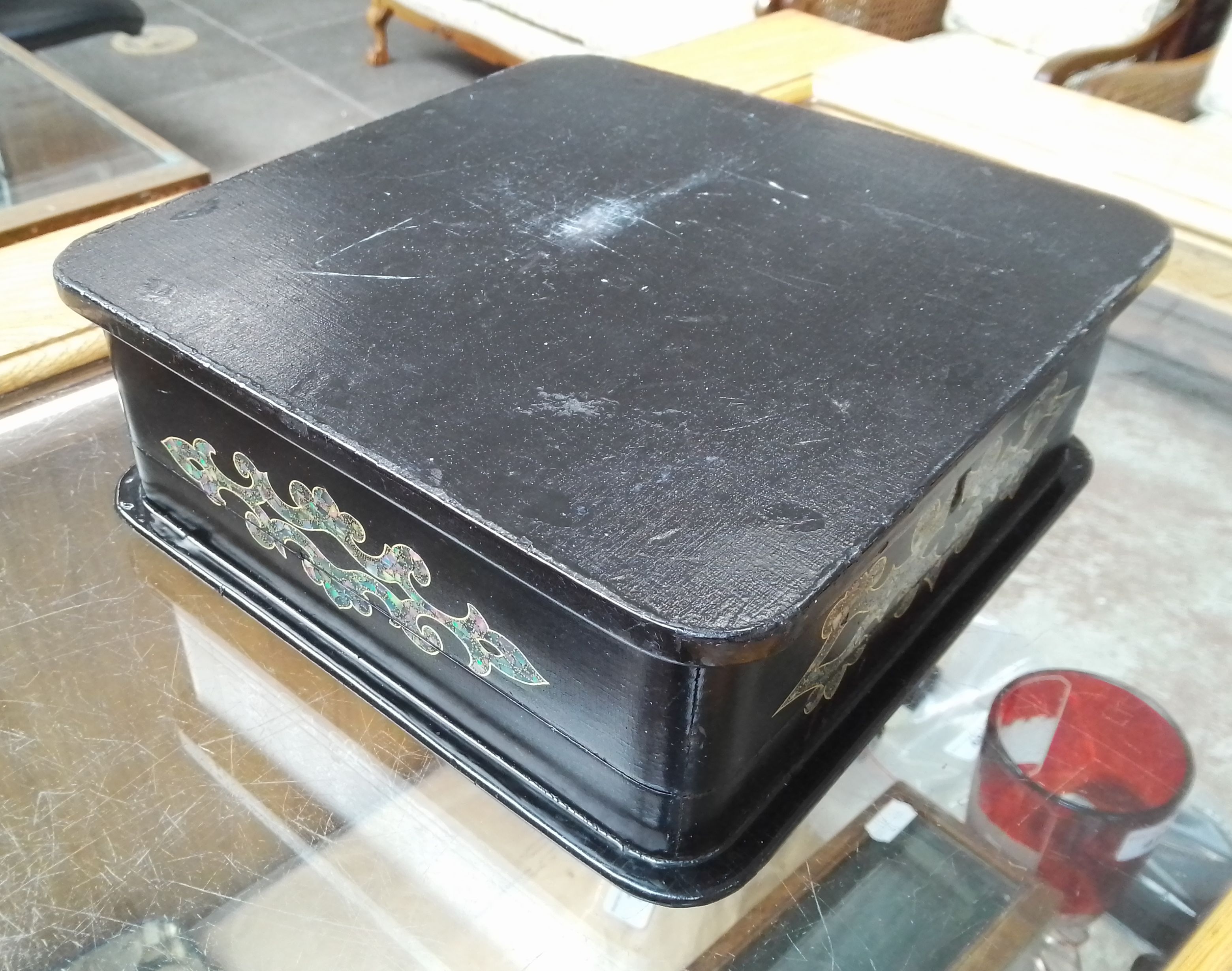 A Victorian black lacquer and mother of pearl inlaid jewellery box with quilted interior and - Image 15 of 19
