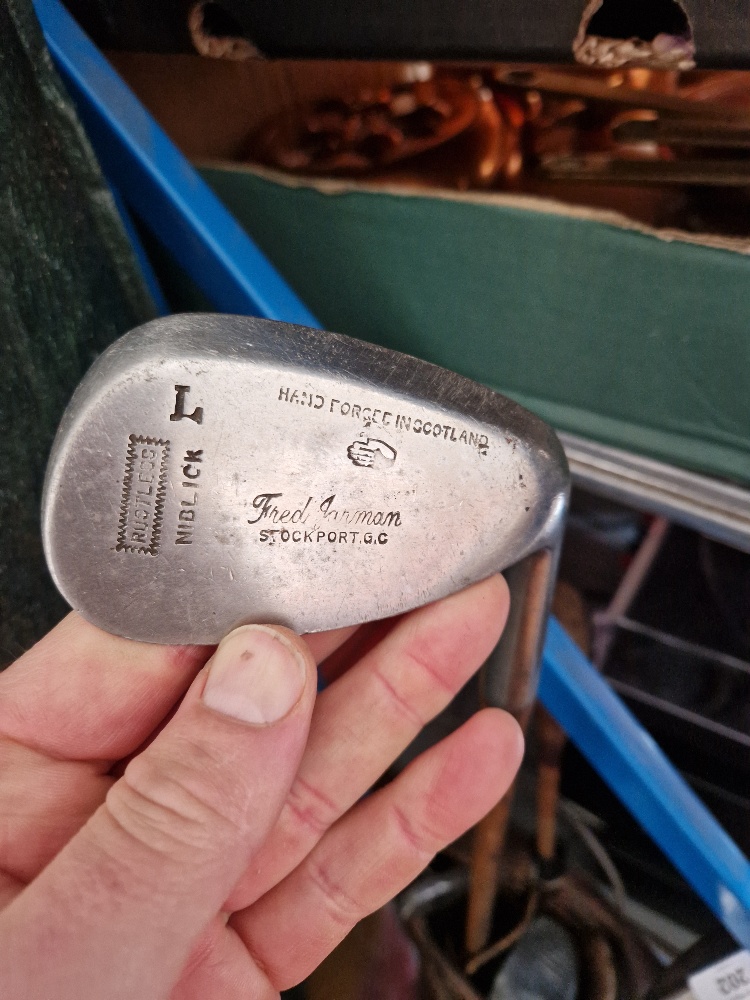 A vintage leather golf back with five hickory shafted clubs. - Image 6 of 6