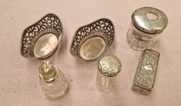 A mixed lot of hallmarked silver and a pair of silver plated dishes.