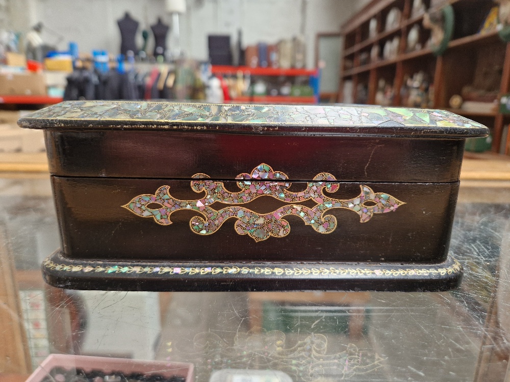 A Victorian black lacquer and mother of pearl inlaid jewellery box with quilted interior and - Image 8 of 19