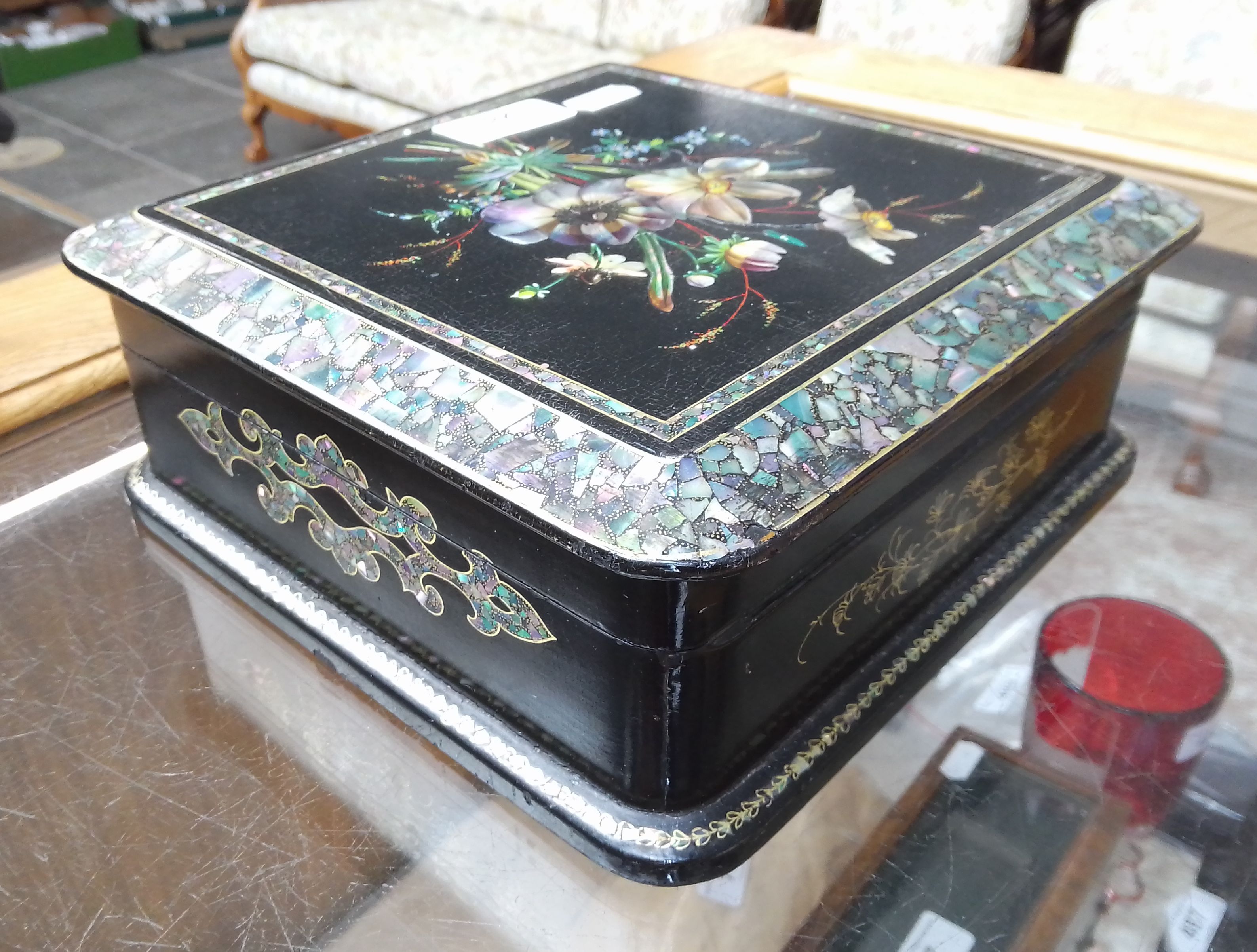 A Victorian black lacquer and mother of pearl inlaid jewellery box with quilted interior and - Image 17 of 19