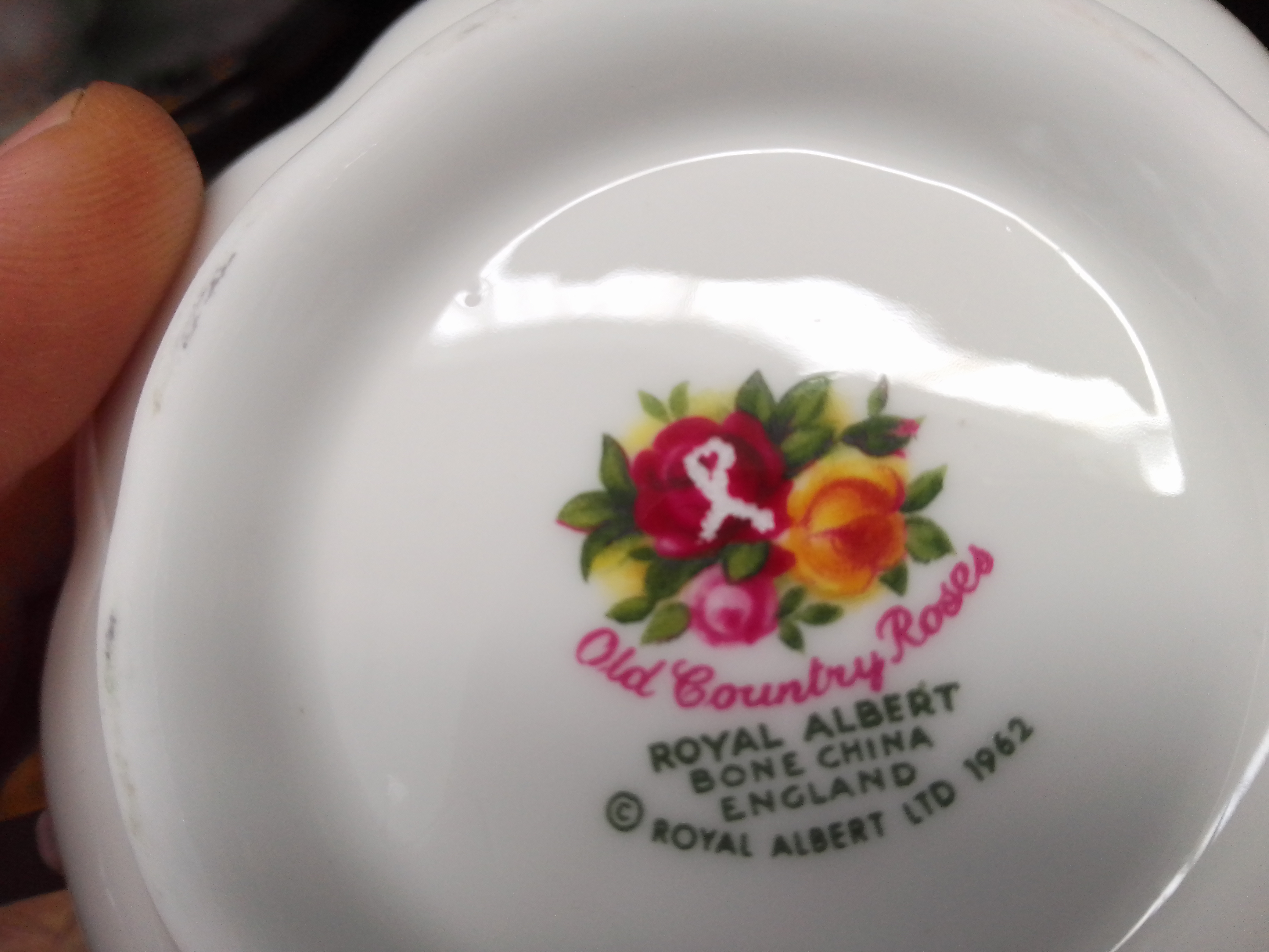 Royal Albert ‘Old Country Roses’ - 6 soup coupes and stands together with two cups and two items - Image 2 of 2