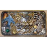 A tin of assorted mainly vintage jewellery including hallmarked silver and yellow metal etc.