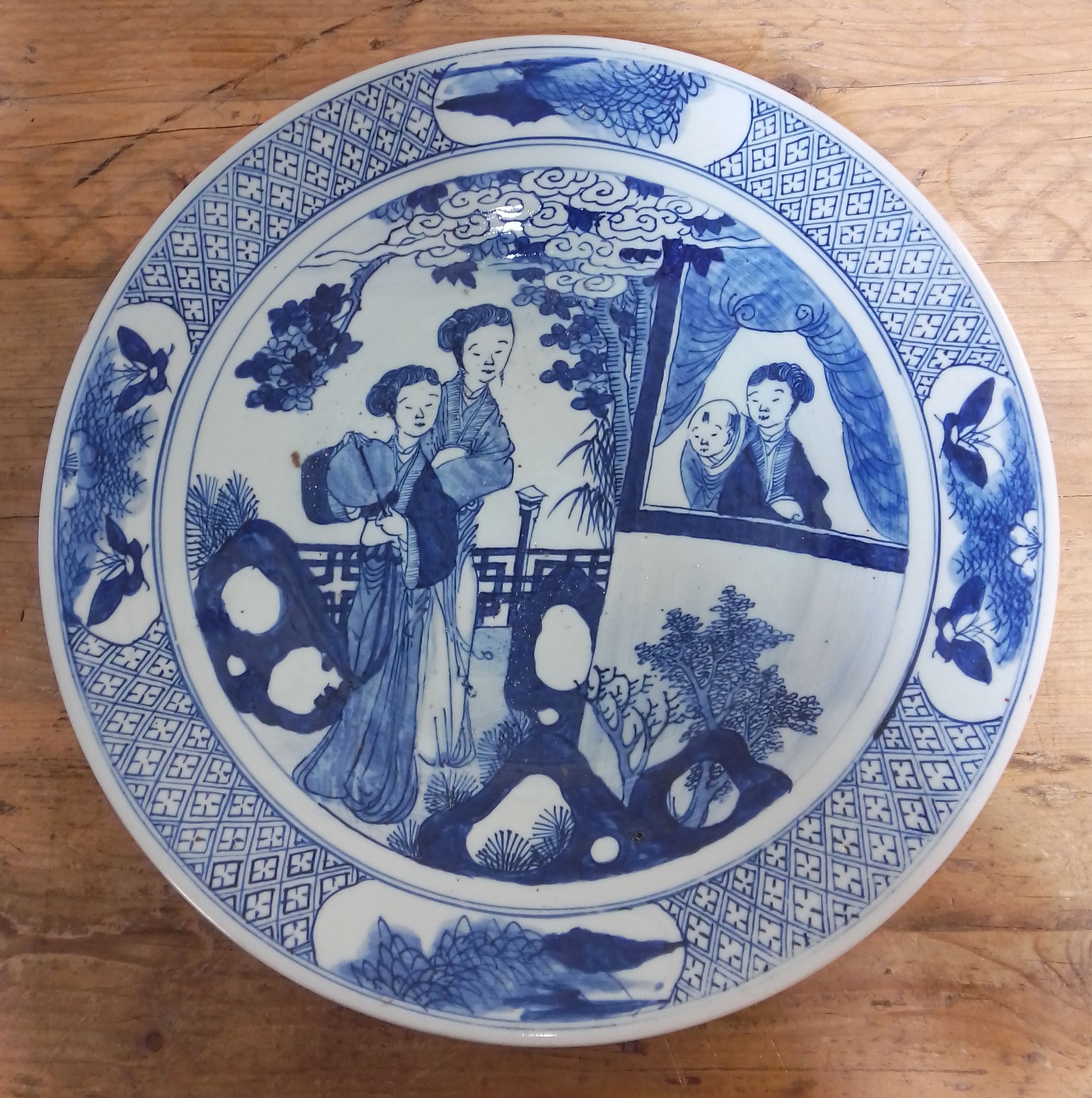 A Chinese blue and white porcelain charger, 19th century, unmarked, diameter 40.5cm.