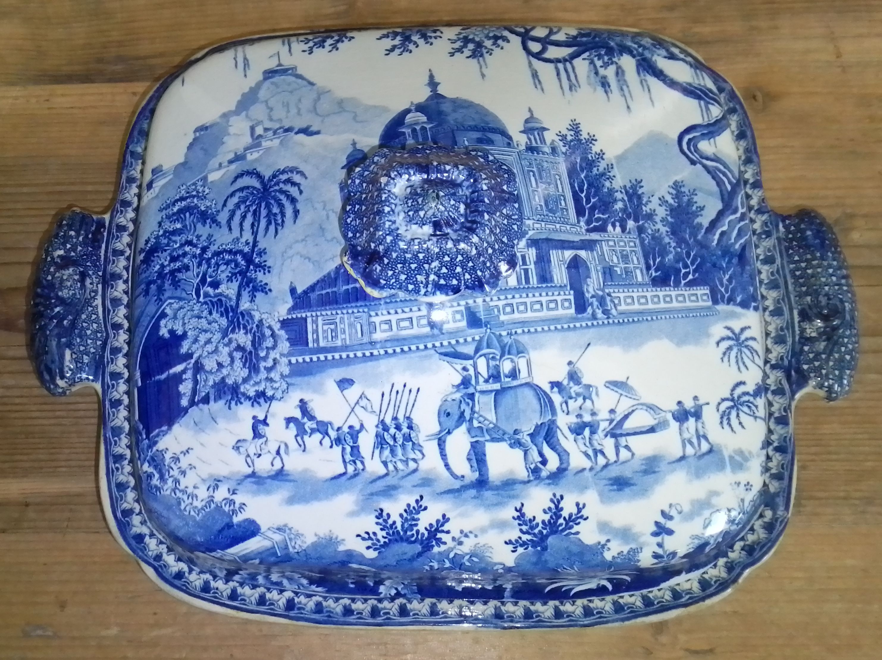 A 19th century blue and white tureen decorated with the Mausoleum of Sultan Purveiz near Allahabad