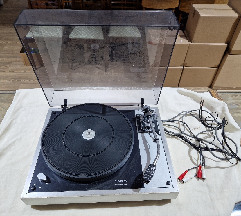 A Thorens TD 160 B MkII record player