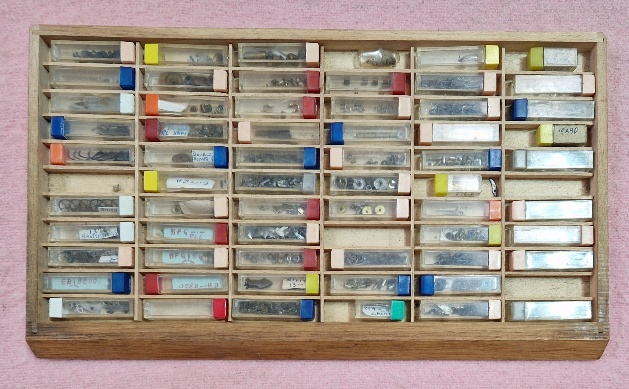 Wooden, plastic and metal cabinets of watch spares. - Bild 4 aus 18