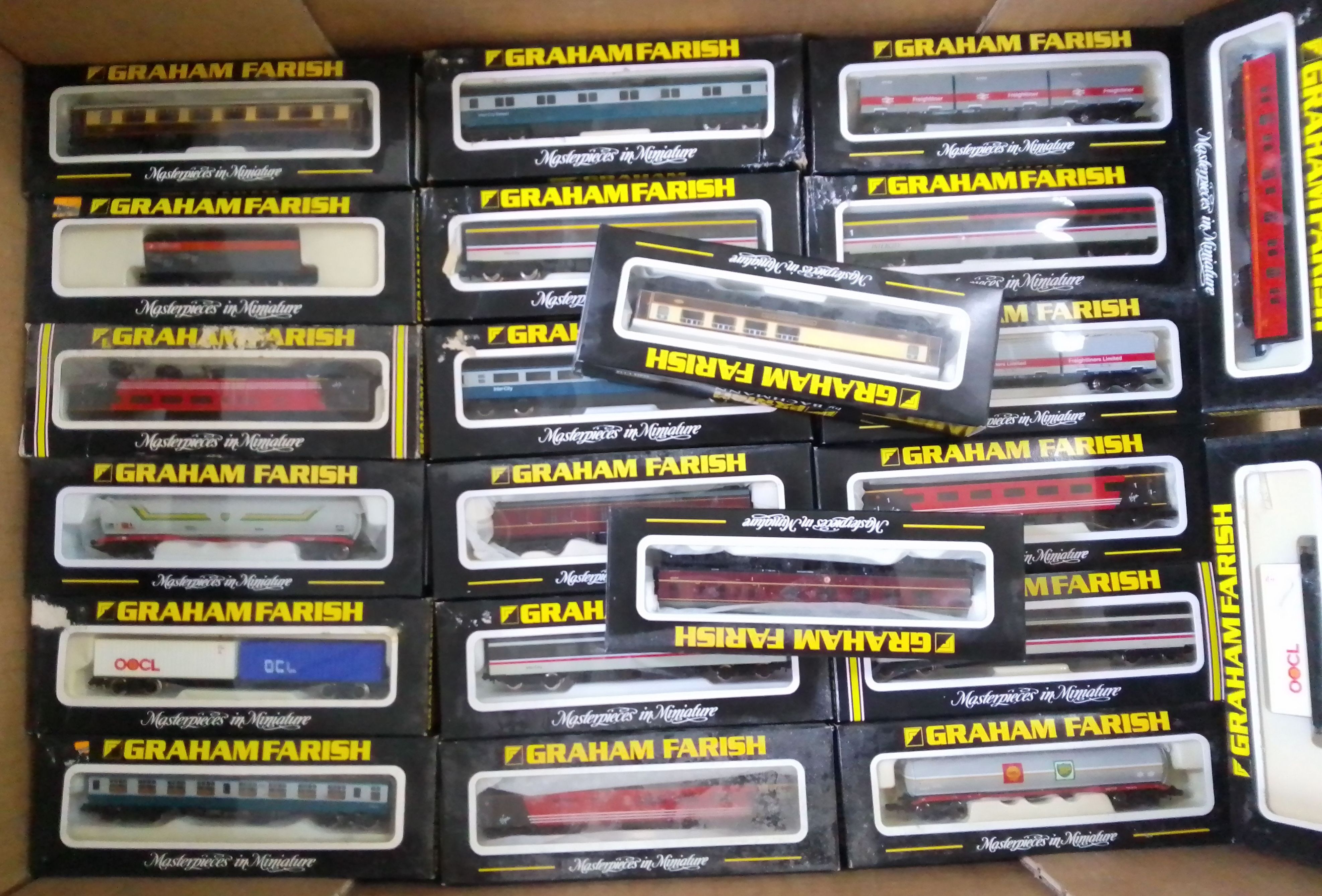 A group of 22 Graham Farish by Bachmann N gauge rolling stock/carriages