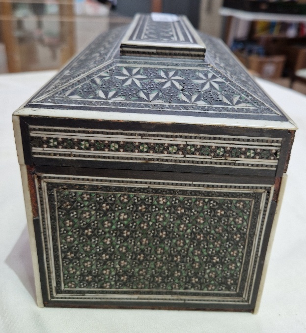 An Indian 19th century Vizagapatam bone inlaid tea caddy, length 23cm. - Image 4 of 9