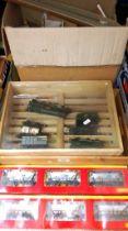 Assorted 00 gauge model railway including Hornby engines and rolling stock, buildings and