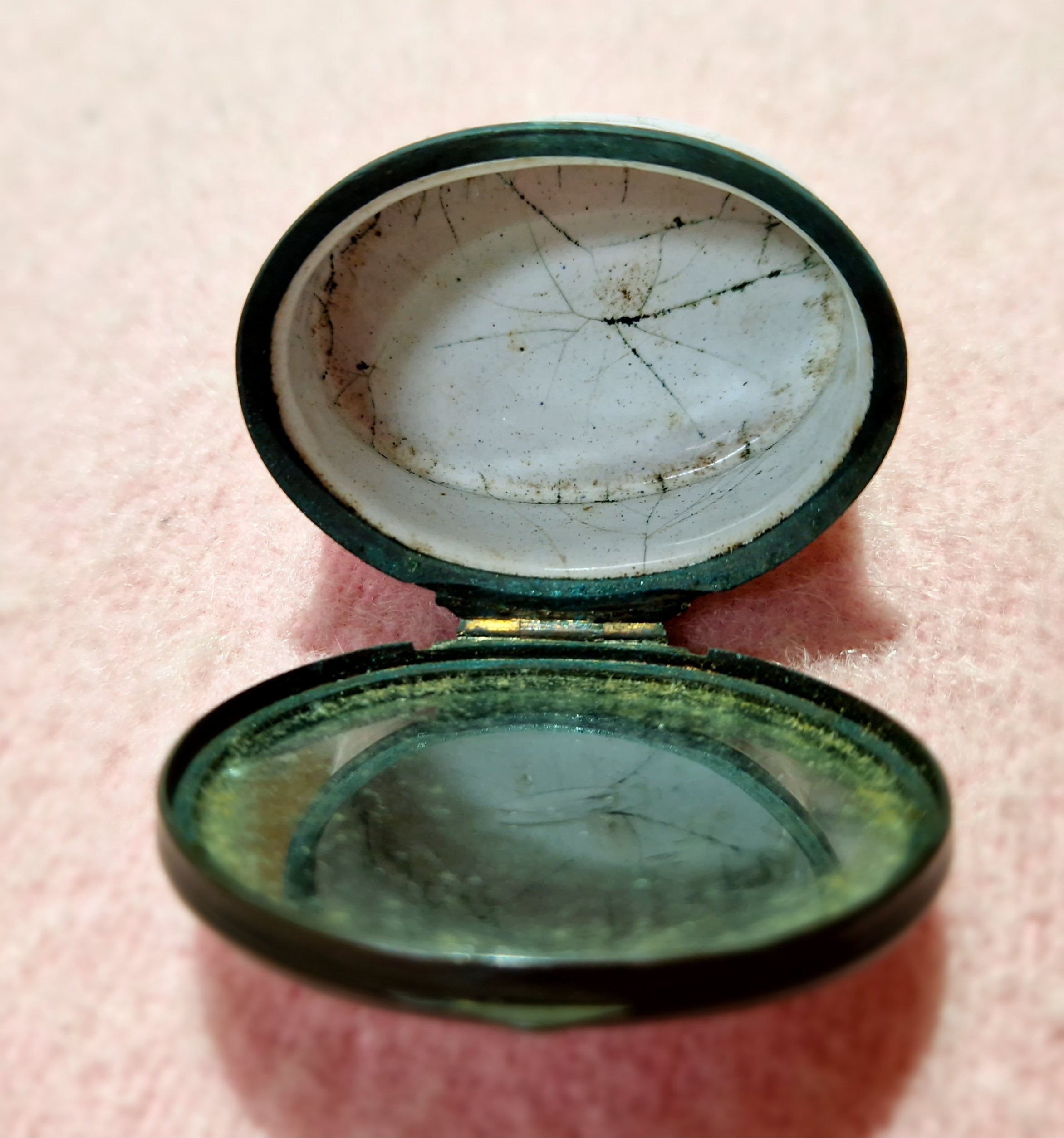 A group of three early 19th century Bilston type enamel patch boxes including one with scene - Image 3 of 13