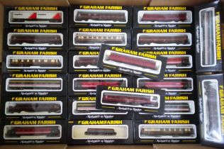 A group of 22 Graham Farish by Bachmann N gauge rolling stock/carriages