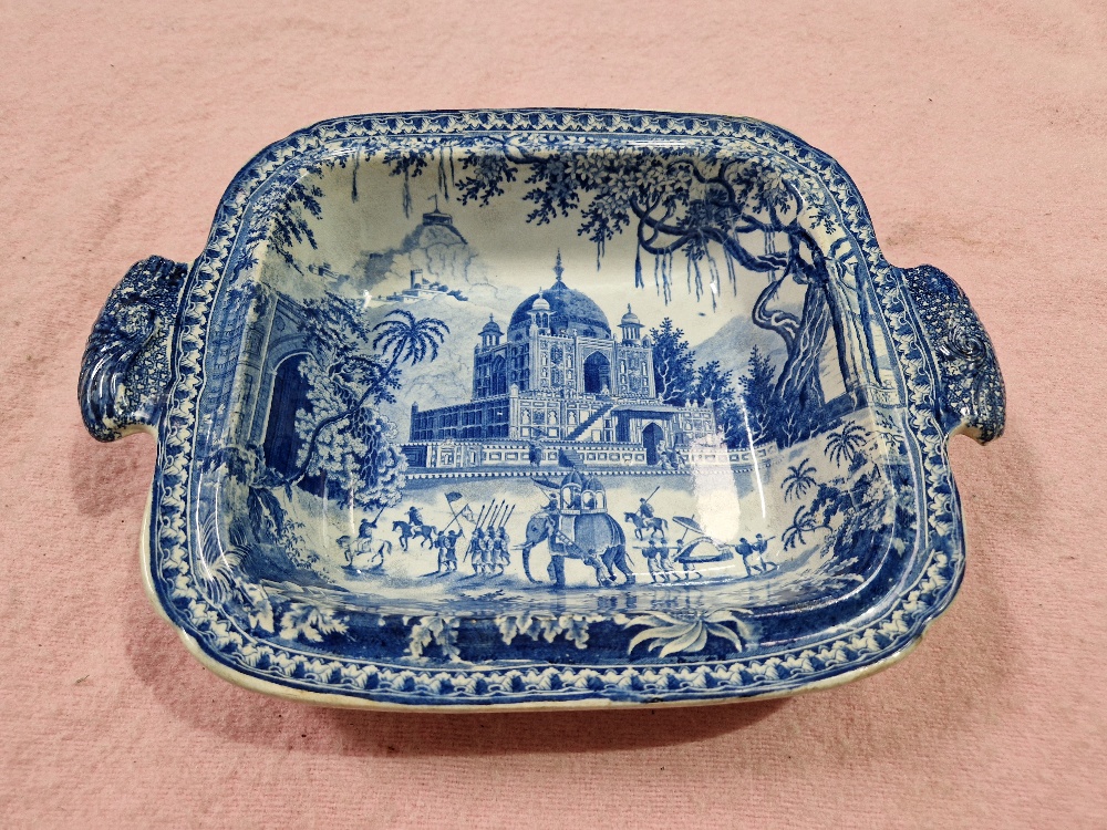 A 19th century blue and white tureen decorated with the Mausoleum of Sultan Purveiz near Allahabad - Image 9 of 10