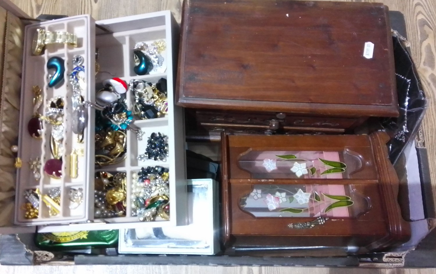 A box of assorted costume jewellery.