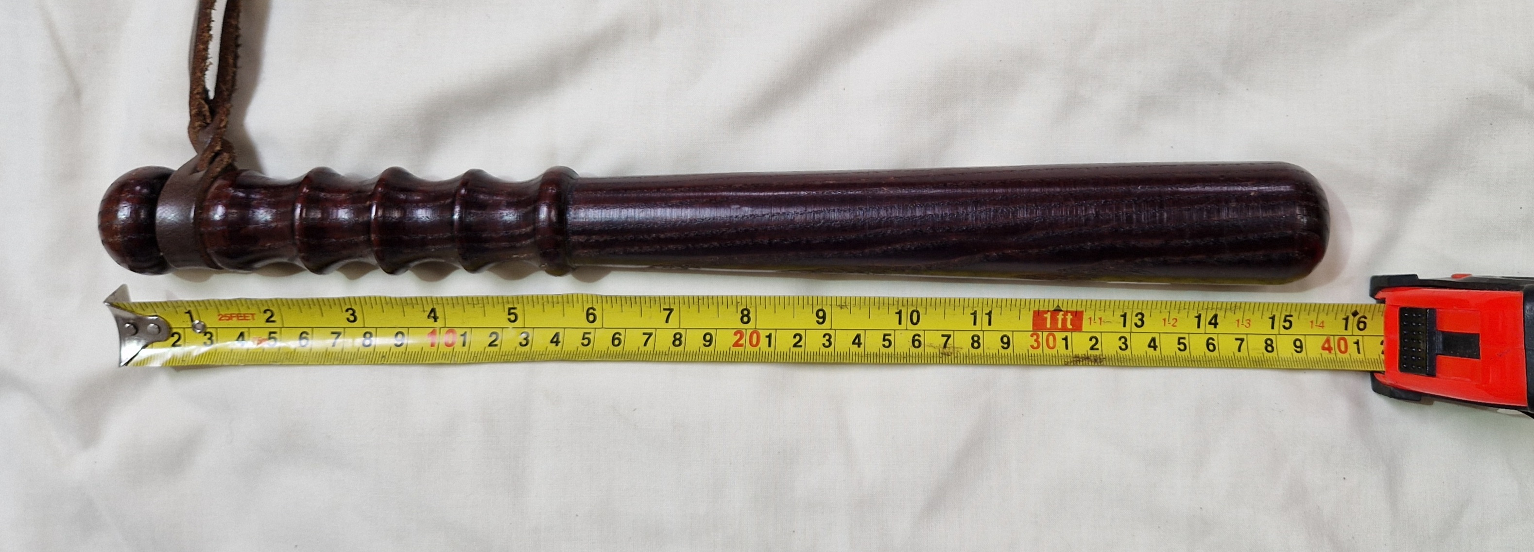 A group of three truncheons, lengths 31cm to 45cm. - Bild 2 aus 2