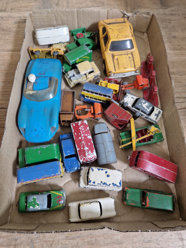 A tray of assorted vintage diecast vehicles to include Lesney & Tonka etc,