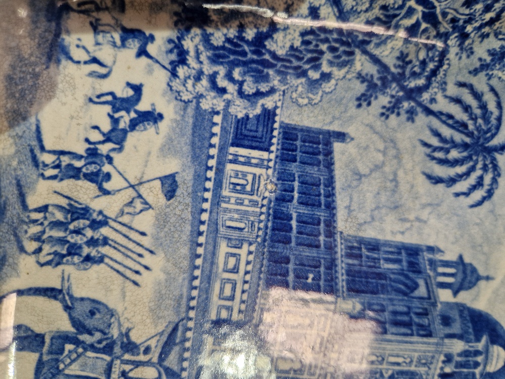 A 19th century blue and white tureen decorated with the Mausoleum of Sultan Purveiz near Allahabad - Image 8 of 10