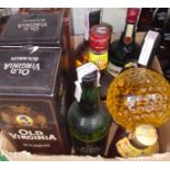 10 bottles of assorted whisky and bourbon including Old Virginia, Dimple, Canadian Club, Rob Roy,