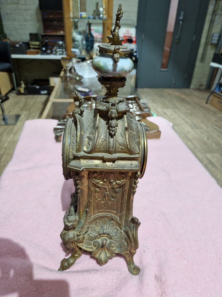 A French late 19th century ormolu and porcelain mantle clock. - Image 4 of 8