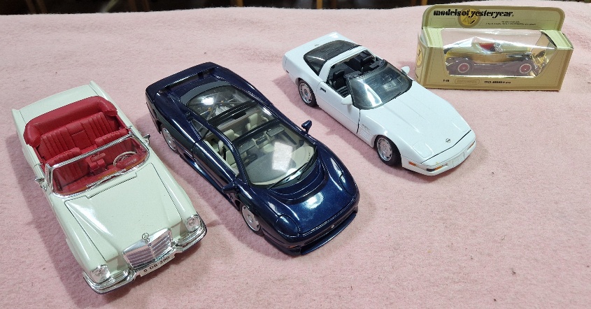 Two boxes of mainly die-cast vehciles including Burago and Maisto. - Image 4 of 4
