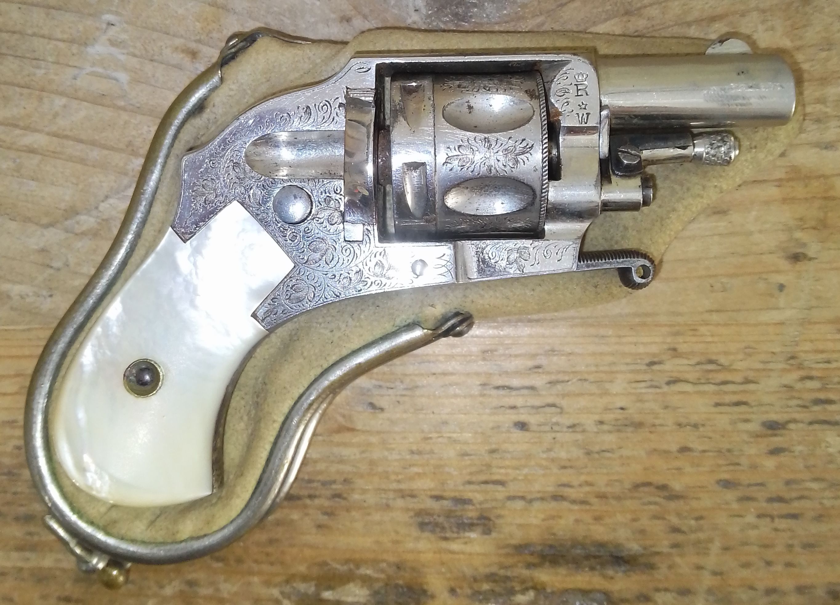 A Belgian .230 calibre centre fire pocket revolver, engraved side plates and mother of pear - Image 2 of 2