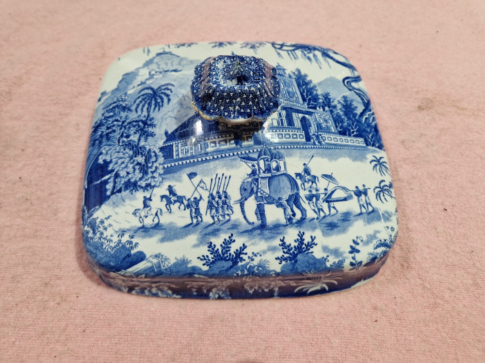 A 19th century blue and white tureen decorated with the Mausoleum of Sultan Purveiz near Allahabad - Image 6 of 10