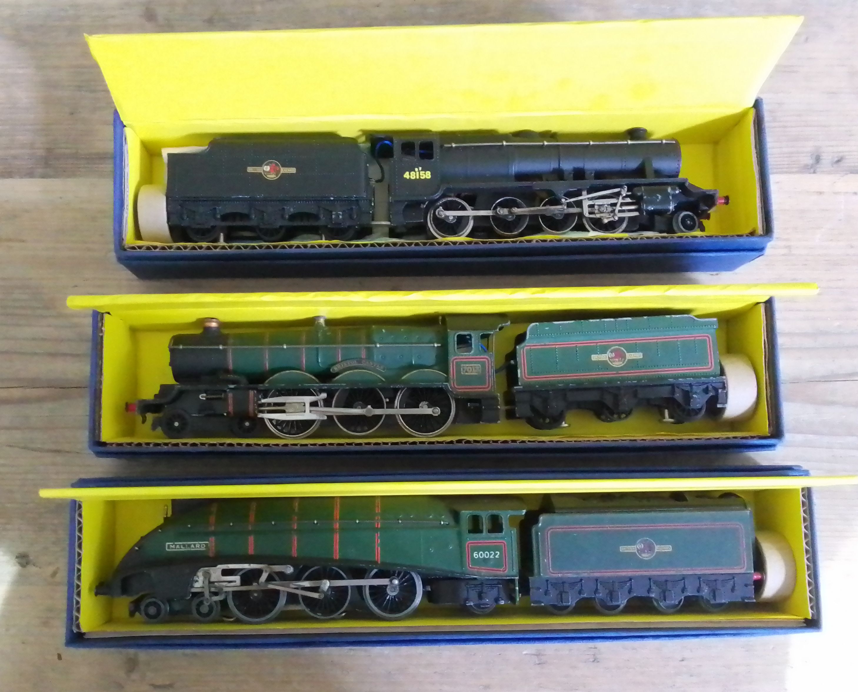 A group of three Hornby Dublo 3 rail locomotives and tenders comprising LT25 48158, EDLT20 Bristol