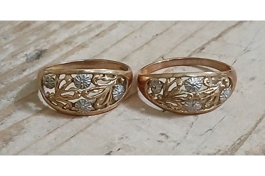 Two hallmarked 9ct gold rings, weight 5.4g, size T & V.