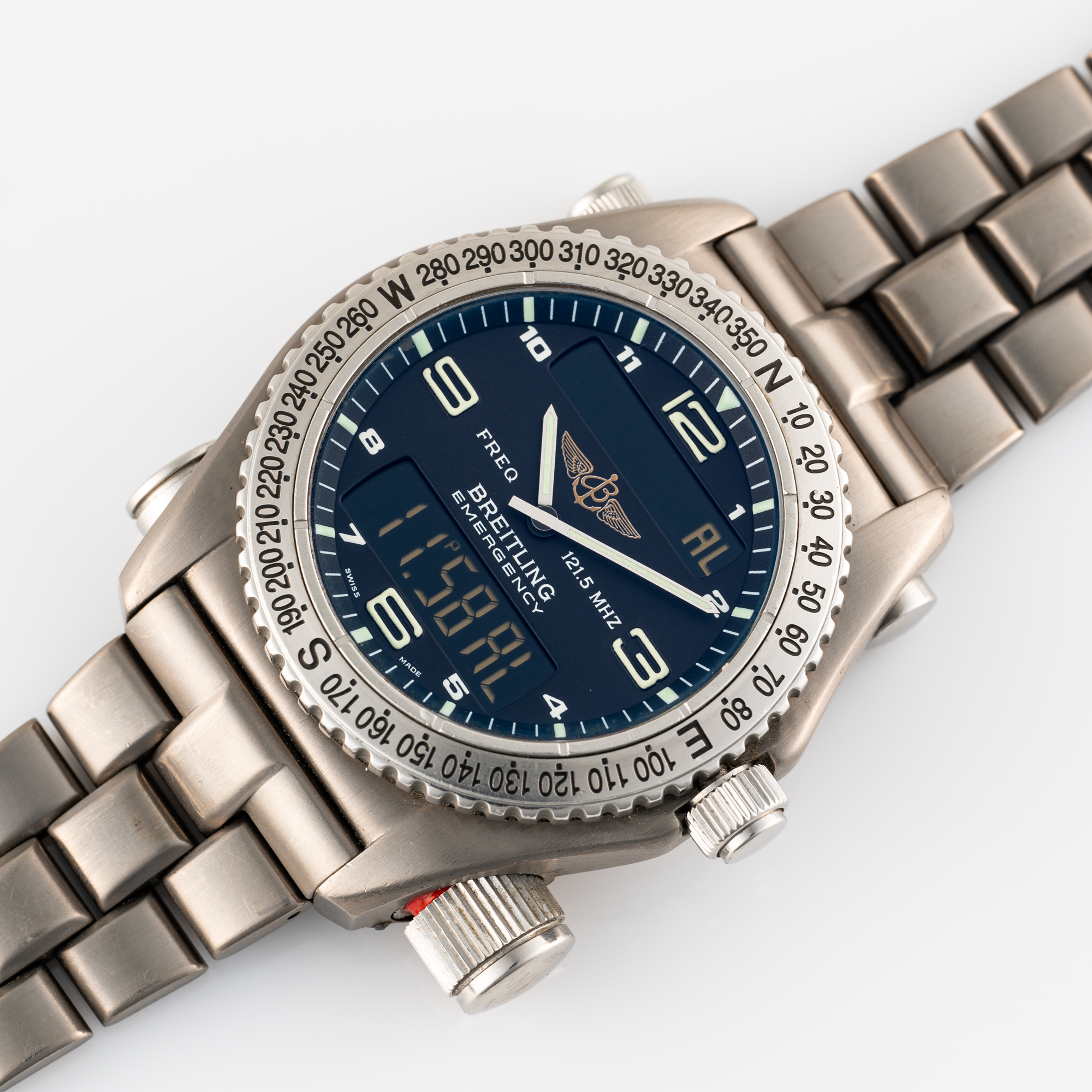 A GENTLEMAN'S SIZE TITANIUM BREITLING EMERGENCY BRACELET WATCH CIRCA 2000, REF. E56121  Movement: - Image 3 of 8